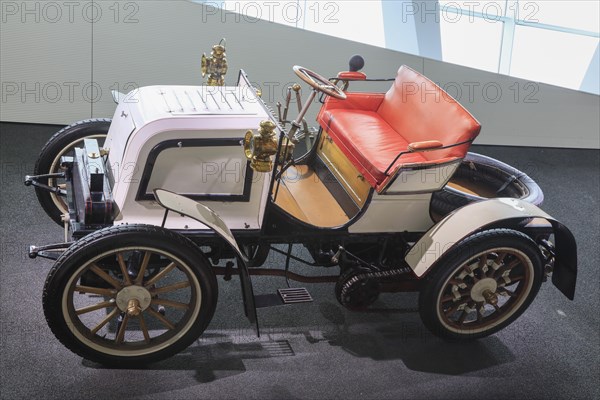 Daimler Phoenix 23 hp racing car from 1900, Mercedes-Benz Museum, Stuttgart, Baden-Wuerttemberg, Germany, Europe