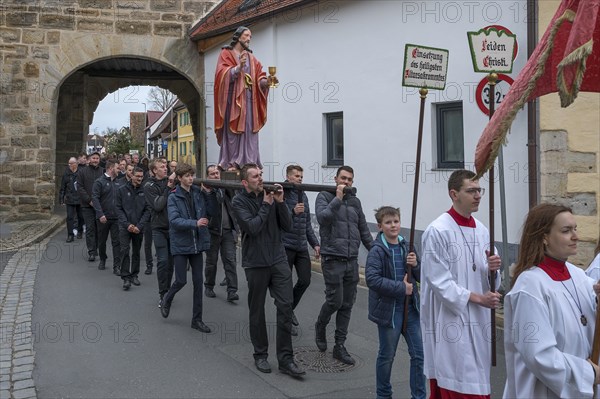 Historic Good Friday procession for 350 years with life-size wood-carved figures from the 18th century, Neunkirchen am Brand, Middle Franconia, Bavaria, Germany, Europe