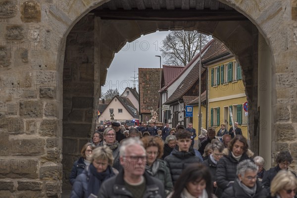 Historic Good Friday procession for 350 years with life-size wood-carved figures from the 18th century, Neunkirchen am Brand, Middle Franconia, Bavaria, Germany, Europe