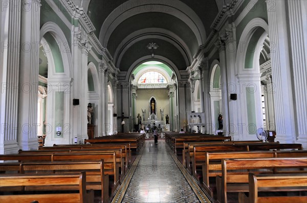 Church Iglesia de Guadalupe, built 1624 -1626, Granada, Nicaragua, Interior of a church with benches, columns and a green altar area, Central America, Central America -, Central America