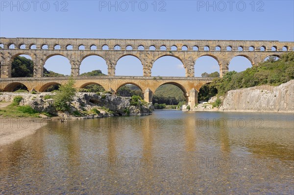 Pont du Gard, Roman aqueduct over the River Gardon, Vers-Pont-du-Gard, Languedoc-Roussillon, South of France, France, Europe