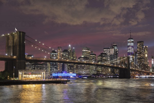 Skyline of downtown Manhattan with One World Trade Centre and Brooklyn Bridge, New York City, New York, USA, New York City, New York, USA, North America