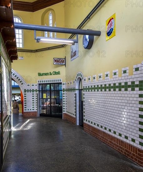 Nikolassee S-Bahn station, interior view, Berlin-Zehlendorf, Berlin, Germany, Europe