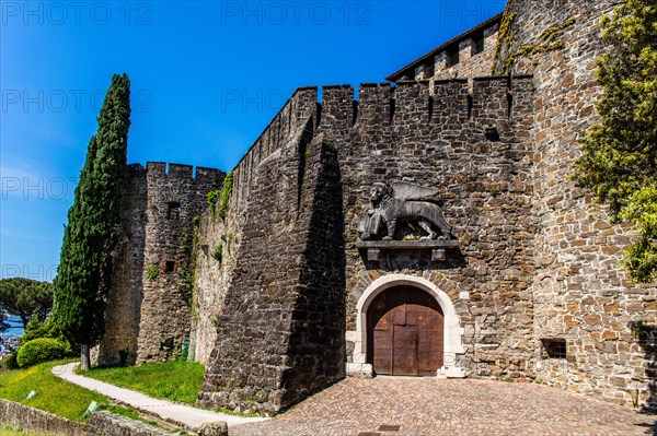 Entrance gate with St Mark's loewe, Gorizia Castle, 11th century, Gorizia, border town to Slovenia, Friuli, Italy, Gorizia, Friuli, Italy, Europe