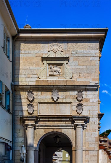 Old town alley with Venetian lion at the gate, harbour town Piran on the Adriatic coast with Venetian flair, Slovenia, Piran, Slovenia, Europe