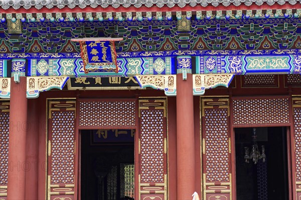 New Summer Palace, Beijing, China, Asia, Detailed view of the colourful decorations and wood carvings on the window of a Chinese temple, Beijing, Asia