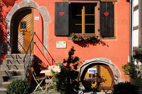 Kaysersberg, Alsace Wine Route, Alsace, Departement Haut-Rhin, France, Europe, View of a cosy house facade with colourful entrance and shutters, Europe