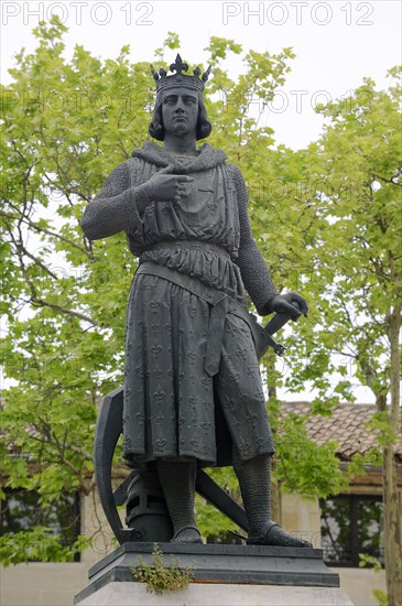 Statue of King Louis IX, Aigues-Mortes, Camargue, Gard, Languedoc-Roussillon, South of France, France, Europe