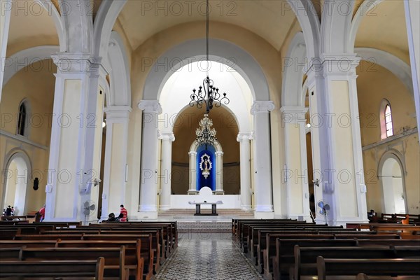 Cathedral Nuestra Senora de la Asuncion, Old Town, Granada, Nicaragua, A row of pews leads to the altar of a brightly lit church, Central America, Central America