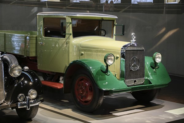 Mercedes-Benz Lo 2000 diesel platform lorry, Mercedes-Benz Museum, Stuttgart, Baden-Wuerttemberg, Germany, Europe