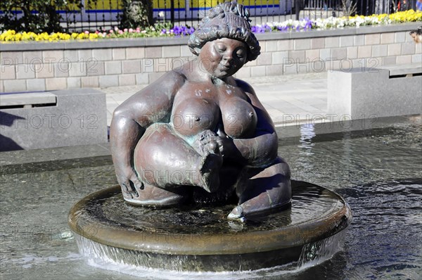 Wilhelmine fountain figure, landmark of Westerland, Westerland, Sylt, sculpture of a woman in a fountain surrounded by water features and plants, Sylt, North Frisian Island, Schleswig Holstein, Germany, Europe