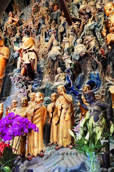 Jade Buddha Temple, Shanghai, Colourful relief of Asian figures in traditional dress, Shanghai, China, Asia
