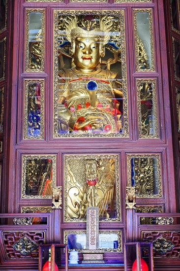 Jade Buddha Temple, Shanghai, A golden, decorated religious statue in a temple, Shanghai, China, Asia