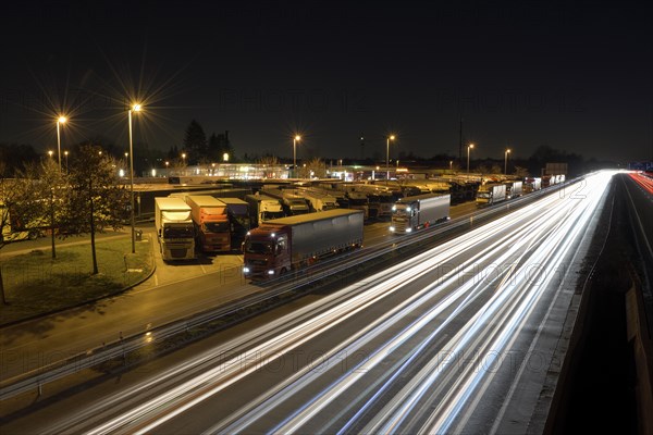 Traces of light on the A2 motorway and Bottrop service area, night shot, long exposure, Bottrop, Ruhr area, North Rhine-Westphalia, Germany, Europe