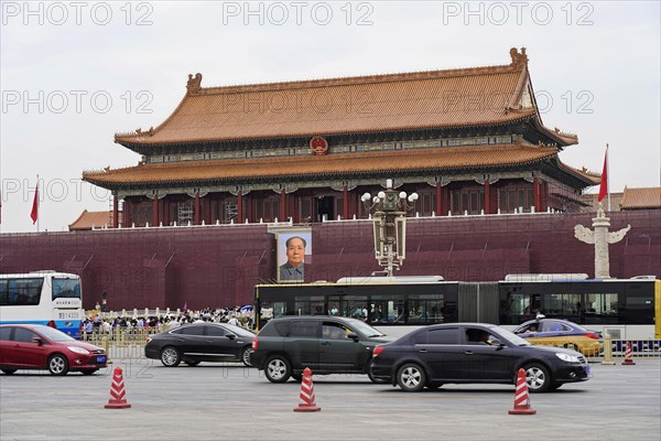 Central Square and the Forbidden City (Palace Museum) in Beijing, Beijing, China, Asia, Busy panorama in front of the Gate of Heavenly Peace with passing cars and buses, Asia
