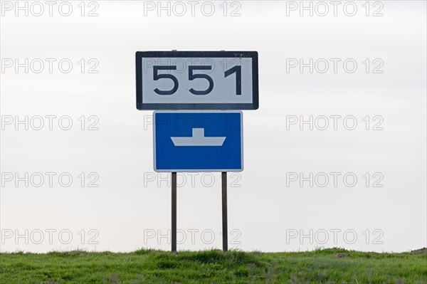 Sign, shipping, Elbtalaue near Bleckede, Lower Saxony, Germany, Europe