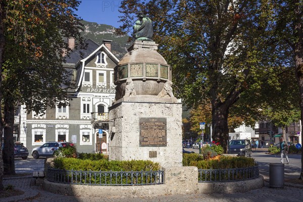 Old pharmacy and war memorial on Marienplatz, Garmisch district, Garmisch-Partenkirchen, Werdenfelser Land, Upper Bavaria, Bavaria, Germany, Europe