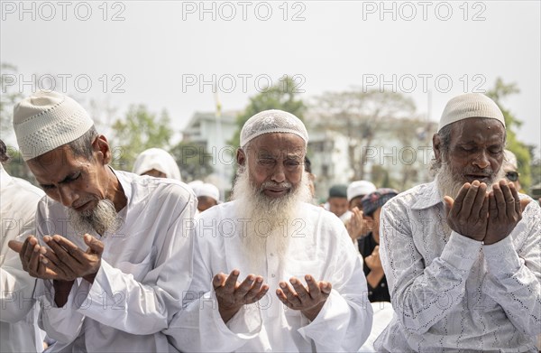 GUWAHATI, INDIA, APRIL 11: Muslims gather to perform Eid al-Fitr prayer at Eidgah in Guwahati, India on April 11, 2024. Muslims around the world are celebrating the Eid al-Fitr holiday, which marks the end of the fasting month of Ramadan