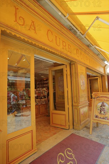 Confectionery shop 'La Cure Gourmande', Aigues-Mortes, Camargue, Gard, Languedoc-Roussillon, South of France, France, Europe