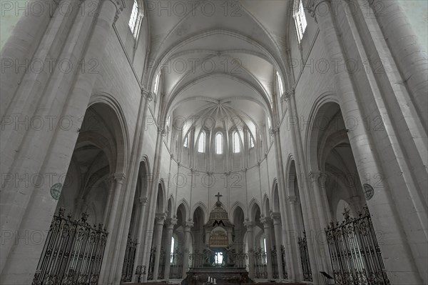 Chancel with ribbed vault in the former Cistercian monastery of Pontigny, Pontigny Abbey was founded in 1114, Pontigny, Bourgogne, France, Europe