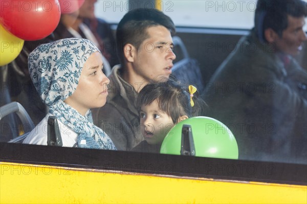 Syrian refugees have arrived at Schoenefeld station on a special train. They are then taken by bus to accommodation in Berlin, 13/09/2015, Schoenefeld, Brandenburg, Germany, Europe