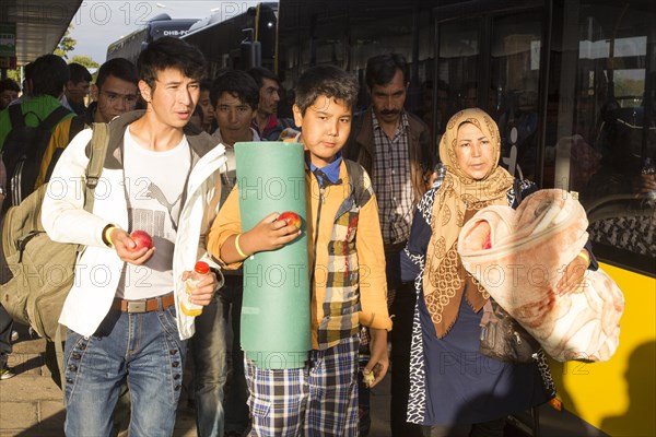 Syrian refugees have arrived at Schoenefeld station on a special train. They are then taken by bus to accommodation in Berlin, 13/09/2015, Schoenefeld, Brandenburg, Germany, Europe