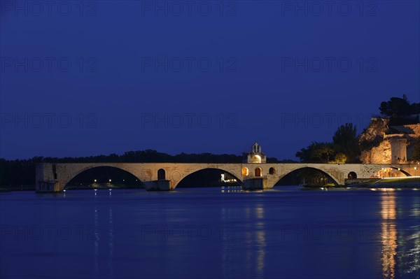 Pont Saint Benezet at night, Avignon, Vaucluse, Provence-Alpes-Cote d'Azur, South of France, France, Europe