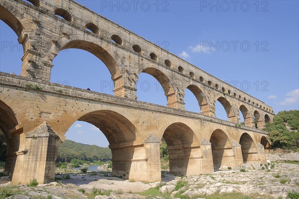 Pont du Gard, Roman aqueduct over the River Gardon, Vers-Pont-du-Gard, Languedoc-Roussillon, South of France, France, Europe