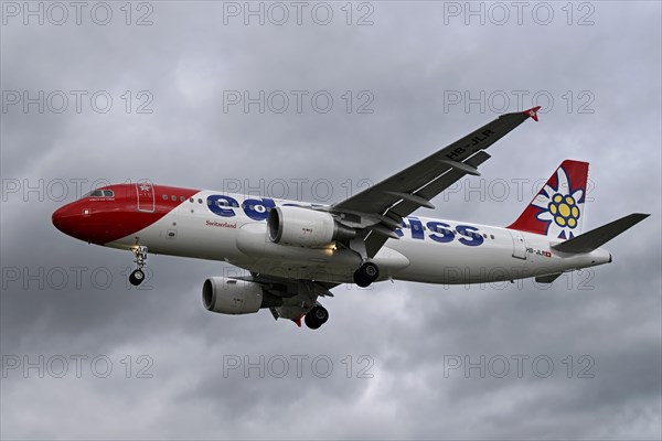 Aircraft Edelweiss Air, Airbus A320-214, HB-JLR