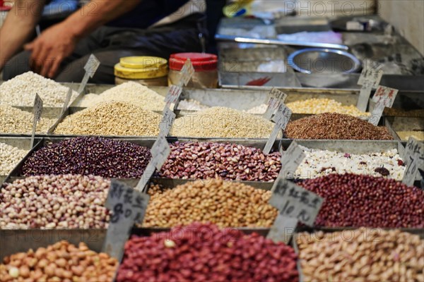 Chongqing, Chongqing Province, China, Different kinds of pulses at a market, displayed with price tags, Chongqing, Chongqing, Chongqing Province, China, Asia