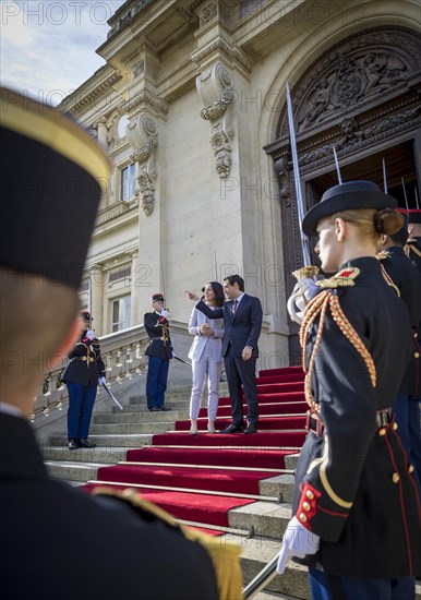 Annalena Baerbock (Alliance 90/The Greens), Federal Foreign Minister, takes a photo as part of her participation in the international humanitarian conference on Sudan and its neighbouring countries. Here she is greeted by Stephane Sejourne, Foreign Minister of France, at the Quai d'Orsay Foreign Ministry. 'Photographed on behalf of the Federal Foreign Office'