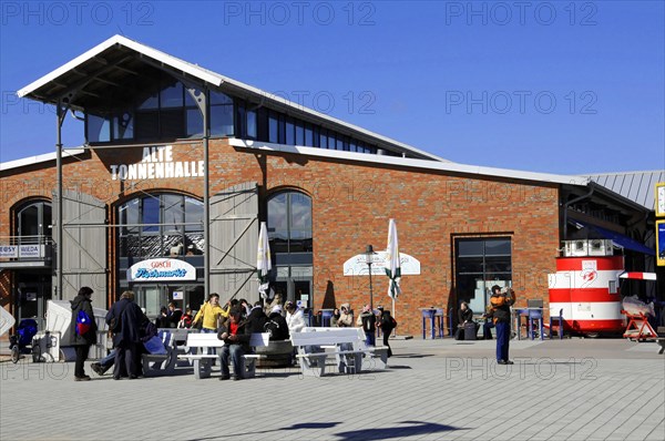 List, harbour, Sylt, North Frisian island, Lively atmosphere in front of a cafe in a brick building in the sunshine, Sylt, Schleswig-Holstein, Germany, Europe