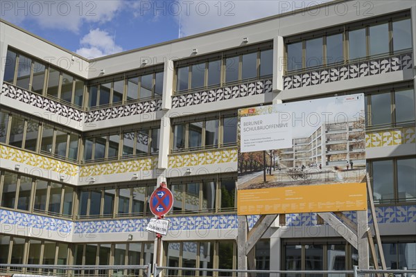 New primary school building, Nostizstrasse, Kreuzberg, Friedrichshain-Kreuzberg, Berlin, Germany, Europe