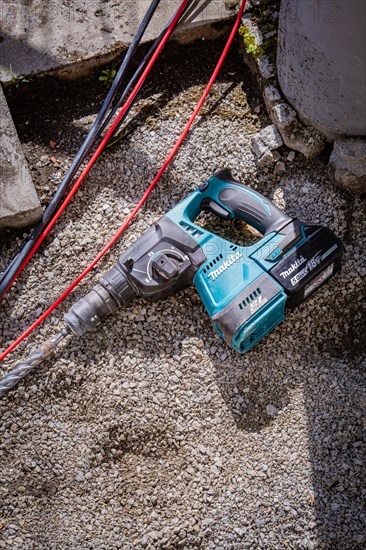 A cordless hammer drill from Makita is lying on the floor, solar systems construction, trade, Muehlacker, Enzkreis, Germany, Europe