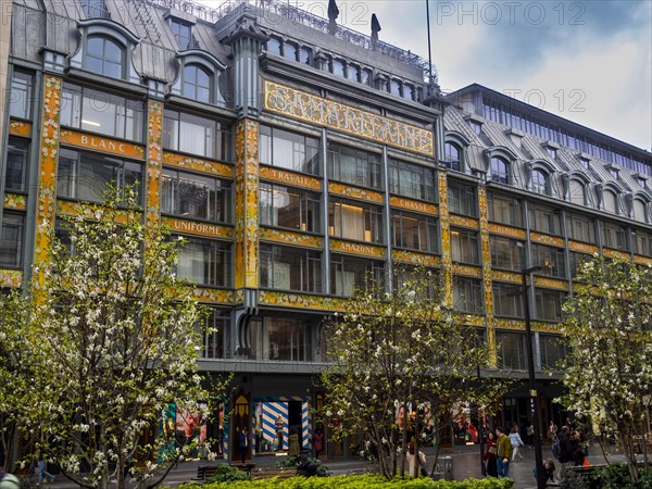 Paris 1er arrondissement. Facade of the Samaritaine (Grand magasin) . Ile de France, France, Europe