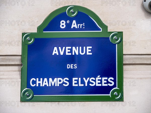 Paris 8e arrondissement. Cartier shop on the Champ Elysees. Ile de France, France, Europe
