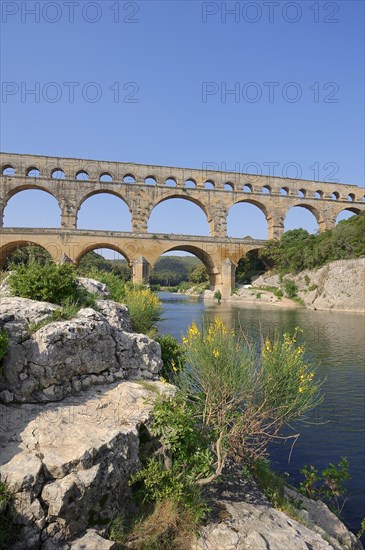 Pont du Gard, Roman aqueduct over the River Gardon, Vers-Pont-du-Gard, Languedoc-Roussillon, South of France, France, Europe