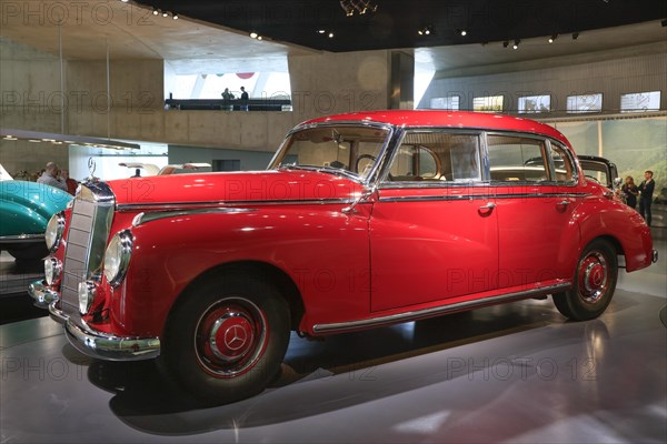 Mercedes-Benz 300, Mercedes-Benz Museum, Stuttgart, Baden-Wuerttemberg, Germany, Europe