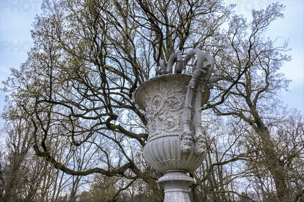 Cast zinc vase on a pedestal in the castle park, Ludwigslust, Mecklenburg-Vorpommern, Germany, Europe