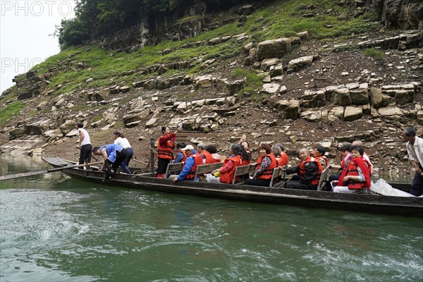 Special boats for the side arms of the Yangtze, for river cruise ship tourists, Yichang, China, Asia, Boat on the river bank with passengers boarding from land, Hubei Province, Asia