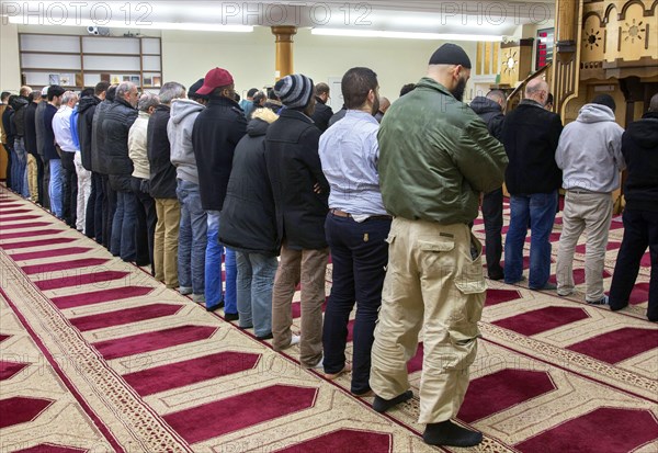 Friday prayer by Muslims in the Berlin mosque Neukoellner Begegnungsstaette, 27/03/2015, Berlin, Berlin, Germany, Europe