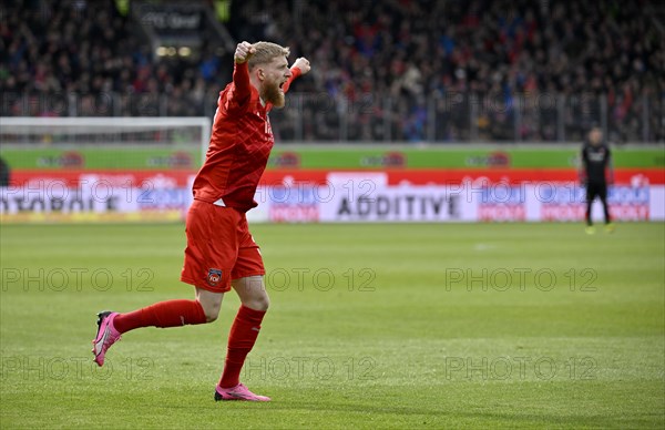 Goal celebration, Jan-Niklas Beste 1. FC Heidenheim 1846 FCH (37) Voith-Arena, Heidenheim, Baden-Wuerttemberg, Germany, Europe