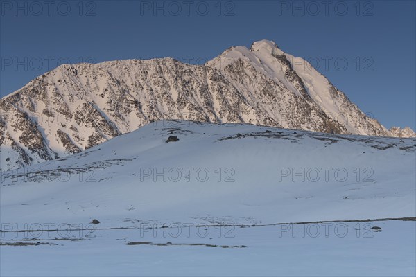 Sunrise over the mountain peaks in the snowy Tavan Bogd National Park, Mongolian Altai Mountains, Western Mongolia, Mongolia, Asia