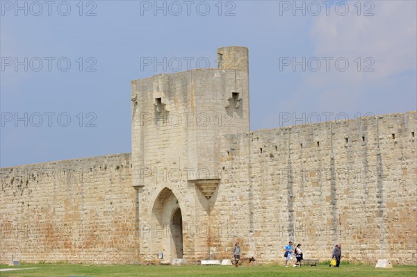 Old city wall, Aigues-Mortes, Camargue, Gard, Languedoc-Roussillon, South of France, France, Europe