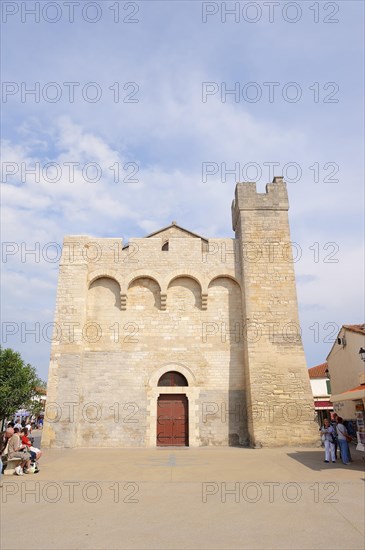 Church of Notre Dame de la Mer, Les Saintes-Maries-de-la-Mer, Camargue, Bouches-du-Rhone, Provence-Alpes-Cote d'Azur, South of France, France, Europe