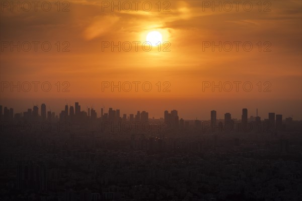 A view of Tel Aviv in Israel from an aeroplane, 16.04.2024. Photographed on behalf of the Federal Foreign Office