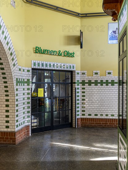 Nikolassee S-Bahn station, interior view, Berlin-Zehlendorf, Berlin, Germany, Europe