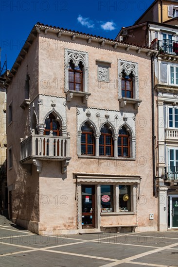 Tartini Square with Gothic patrician house, Benecanka, Venetian house, harbour town of Piran on the Adriatic coast with Venetian flair, Slovenia, Piran, Slovenia, Europe