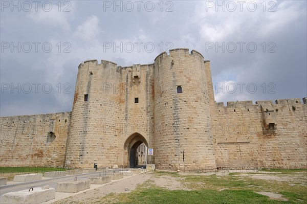 Old city wall, Aigues-Mortes, Camargue, Gard, Languedoc-Roussillon, South of France, France, Europe