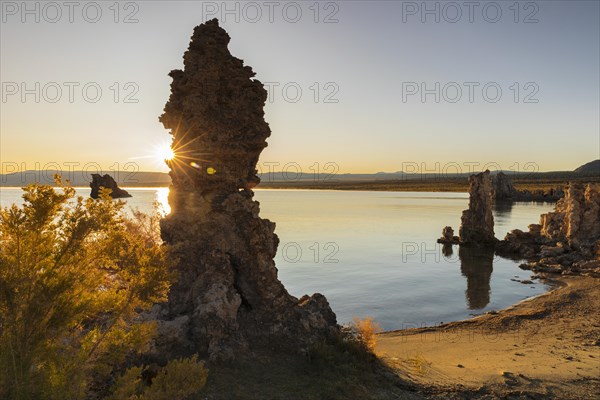 Tufa formations at Mono Lake at sunrise, Mono Lake Tufa State Reserve, California, USA, Mono Lake Tufa State Reserve, California, USA, North America